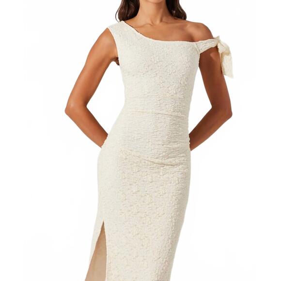 NEW ASTR emely off shoulder midi dress in cream - Picture 6 of 6